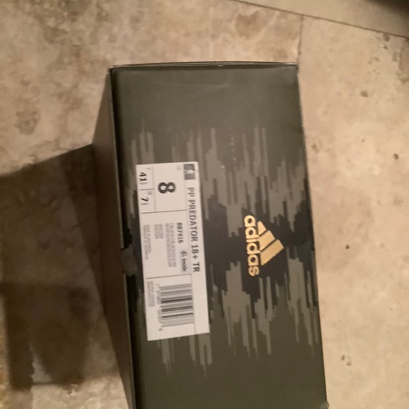 Sneakers - Picture 7 of 8